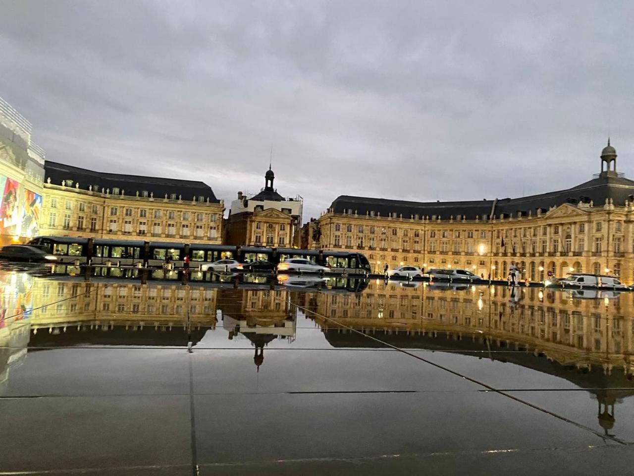 Bel Appartement Renove - Place Du Palais Avec Parking Bordeaux Exterior foto